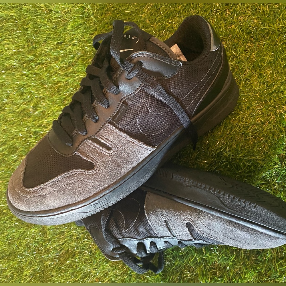 Nike Squash-Type Skate men’s shoes, Black/grey, size 7.5